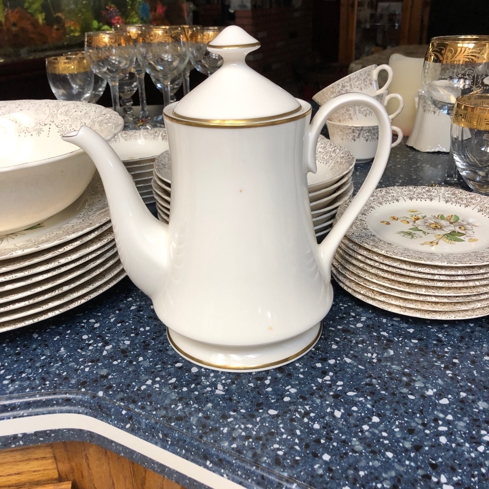Royal Monarch Antique/Vintage Dinnerware - Picture 6 of 8